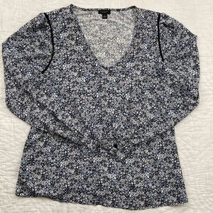 Ann Taylor Factory Floral long Sleeve V-Neck Shirt size Medium